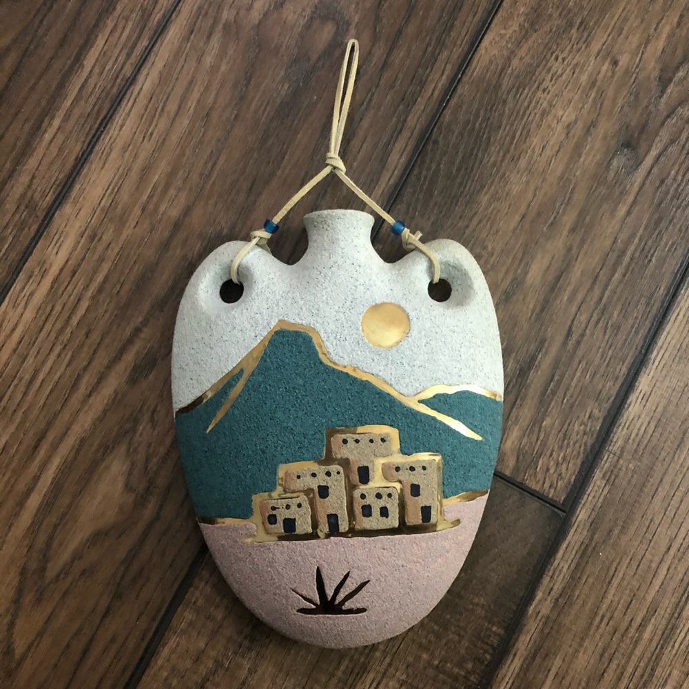 Stoneware jug decor